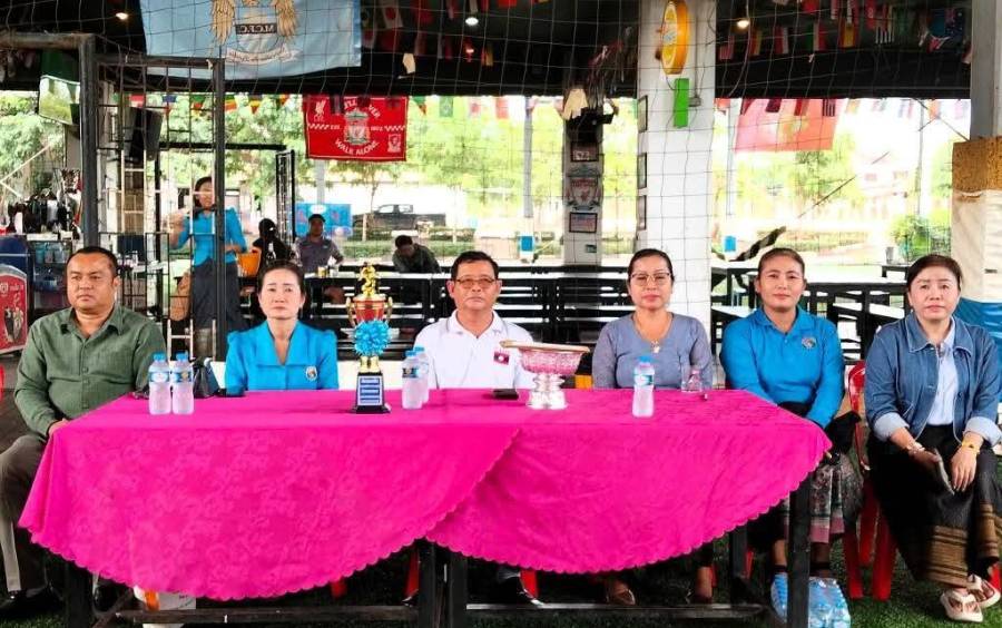 ມະຫາວິທະຍາໄລຈຳປາສັກຈັດກິດຈະກຳການແຂ່ງ  ຂັນກິລາບານເຕະ4ເສົ້າທີ່ເດີ່ນຟຸເຊໍຊິເອສຊີເພື່ອຊິງຂັນຜູ້ອຳນວຍການ ມຈ